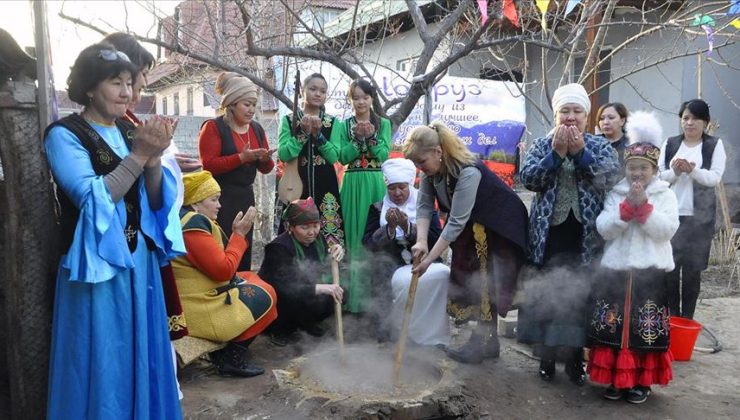Kırgızistan’da Nevruz arefesinde “sümölök” tatlısı pişirilmeye başlandı