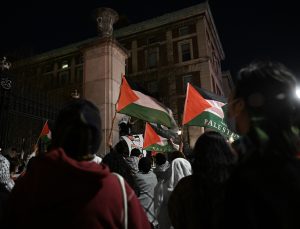ABD’de Columbia Üniversitesinde süren Filistin’e destek gösterisinde 1 kadın gözaltına alındı