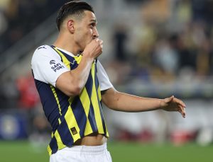 Fenerbahçe 10 kişi Beşiktaş’ı devirdi ‘yarışa devam’ dedi!
