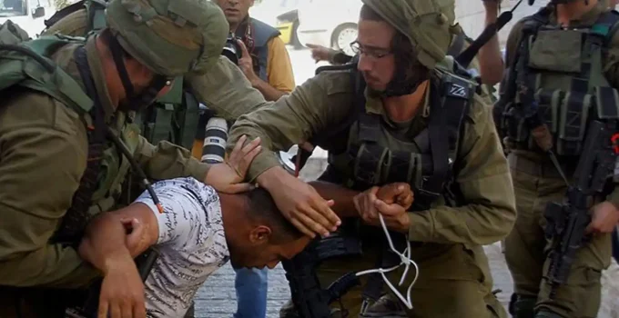 Batı Şeria’da 40 Filistinli İsrail askerlerince gözaltına alındı