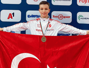 Sinan Cankurt, gençlerde Avrupa şampiyonluğu yaşayan ilk milli sporcu olarak tarihe geçti