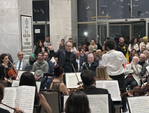 Yunanistanlı orkestra şefi Nikos Haliassas Türkiye’de sanatseverlerle buluşmaktan memnun
