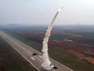 Kuzey Kore “süper büyük savaş başlıklı” seyir füzesi ile uçaksavar füzesini test etti