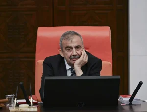 Mecliste panik… Sırrı Süreyya Önder fenalaştı, oturumu Bekir Bozdağ yönetti