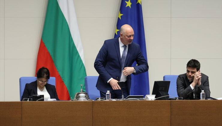 Bulgaristan’da Parlamento Başkanı Jelyazkov’un görevine oylamayla son verildi