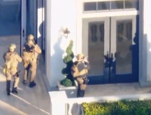 California’da ev baskını, evine girenleri vurdu