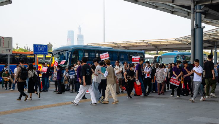 Çin’in sınır kapılarında yolcu rekoru yaşanıyor