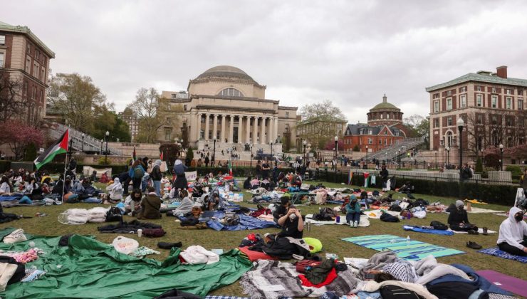 Columbia Üniversitesi öğrencilerinden kampüste protesto