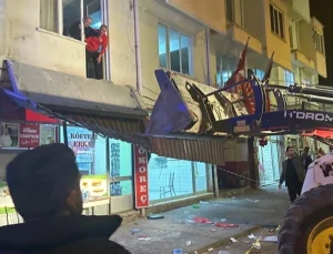 O parti binasının balkonu çöktü: 18 yaralı
