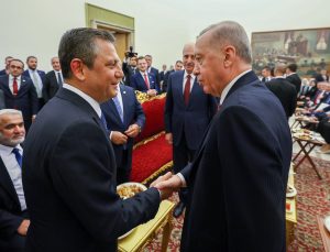 İlk temas gerçekleşti, Erdoğan ve Özel resepsiyonda