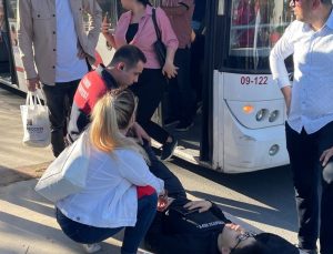 Belediye otobüsünde fenalaşan genç hastaneye kaldırıldı
