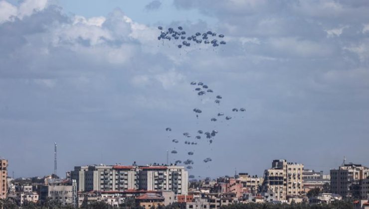 İsrail destekçisi ABD, Gazze’ye insani yardımı havadan attı
