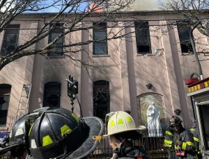 New York’ta Paskalya ayini sırasında kilisede yangın