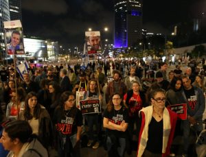 Binlerce İsrailli Netanyahu’nun istifası için sokaklarda