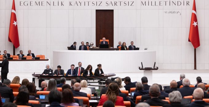 Meclis’te 23 Nisan özel oturumu: Gündem anayasa