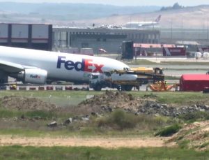 İstanbul Havalimanı’nda panik: Kargo uçağı gövde üzerine iniş yaptı