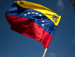 Venezuela’da yolsuzluk soruşturmasında 2 muhalif siyasetçi için yakalama kararı çıkartıldı
