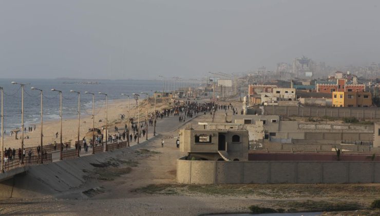 ABD’nin Gazze’de kurduğu geçici limanın bir parçası sürüklenerek karaya oturdu