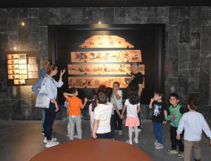 Afyonkarahisar Müzesi’ndeki “ahşap mezar odası” Antik Çağ’ın izlerini taşıyor