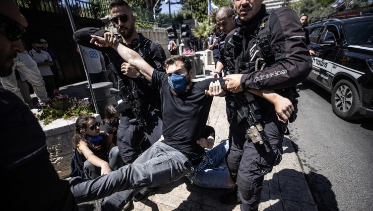 İsrail polisi, Batı Kudüs’te düzenlenen protestoda 7 kişiyi gözaltına aldı
