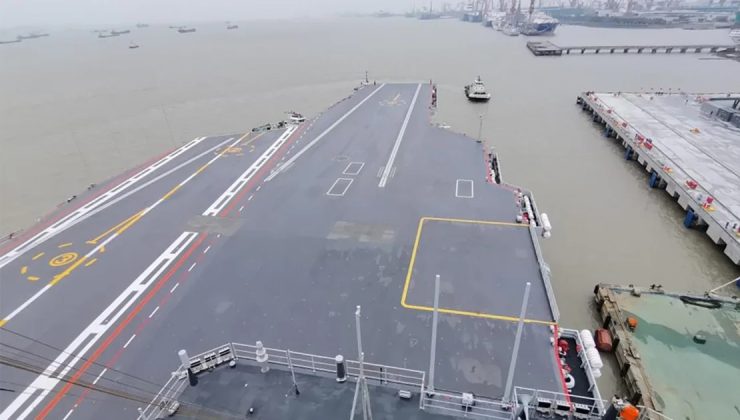 Çin’in en büyük uçak gemisi denize açılıyor