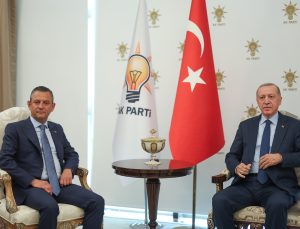 Özel’den Erdoğan’a mesir macunu ve ‘Cumhuriyet Ateşi’