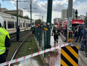 Gaziantep’te yangın: Tramvayın üzerine yıldırım düştü