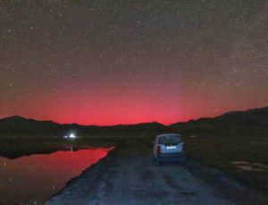 Jeomanyetik fırtına gökyüzünü rengarenk yaptı