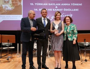 CHP lideri Özel, Türkan Saylan’ı anma programına katıldı
