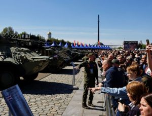 NATO silahları Rusya’da sergileniyor