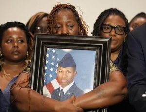 ABD polisi siyahi askeri vurarak öldürdü