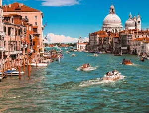 Venedik’e giriş ücreti uygulaması turistleri durdurmadı