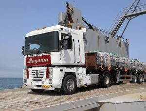ABD tarafından Gazze Şeridi açıklarına kurulan iskeleye ilk yardımlar ulaştı