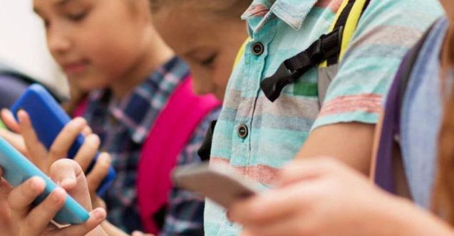 Los Angeles’ta okullarda yasak: Cep telefonu kullanılmayacak