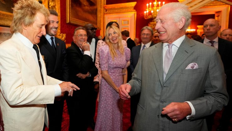Rod Stewart, Kral Charles’ın önünde David Beckham’la dalga geçti