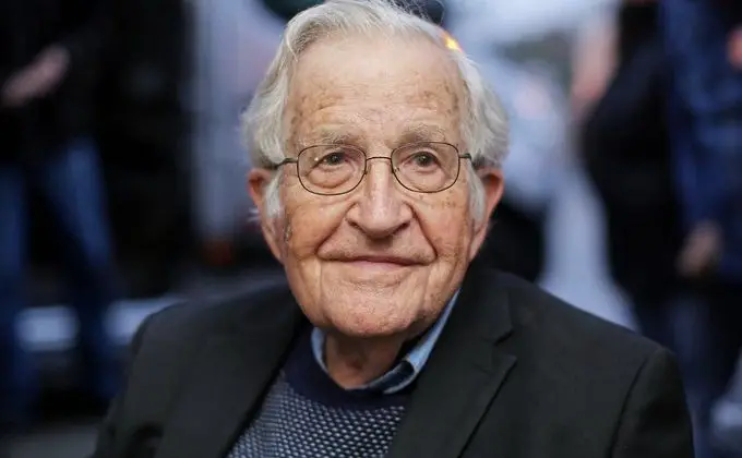 Ünlü düşünür Noam Chomsky hayatını kaybetti