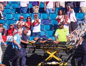 Copa Amerika’da olay: Hakem sıcaktan bayıldı