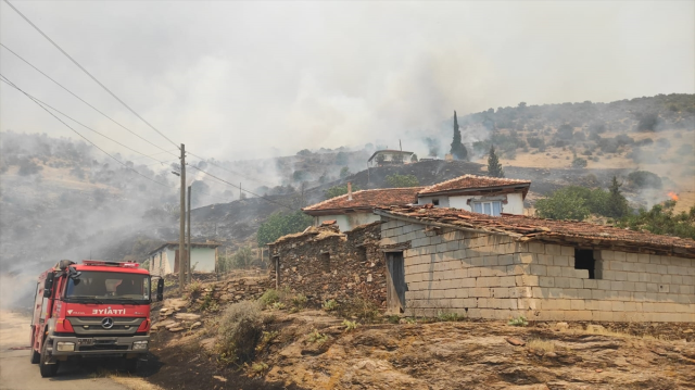Manisa’da yangın: Tarım alanında başladı yerleşim yerine ulaştı
