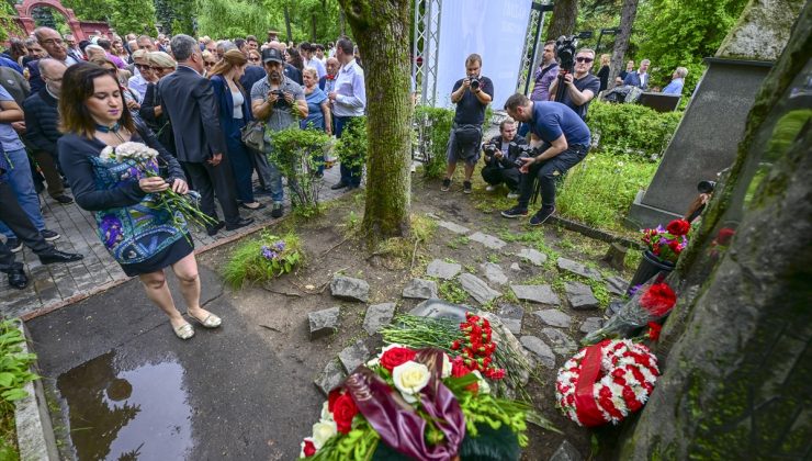 Nazım Hikmet Ran, Moskova’da mezarı başında anıldı