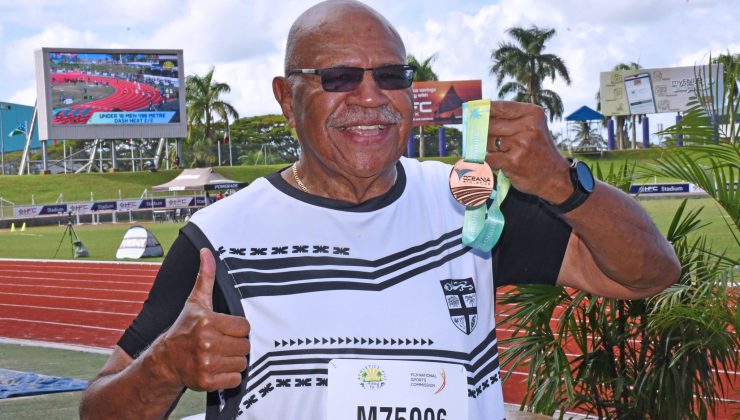 75 yaşındaki Fiji lideri Rabuka, atletizm şampiyonasında madalya kazandı