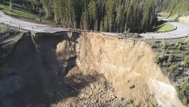Wyoming’de felakete kıl payı, karayolu çöktü