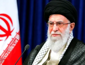 Hamaney’den İran Cumhurbaşkanı seçilen Pezeşkiyan’a tebrik mesajı