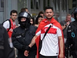Maç öncesi gerginlik: Berlin’de Türk taraftarlar gözaltına alındı