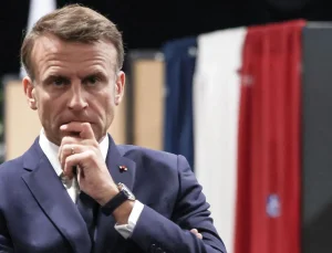 Macron’dan istifa eden başbakana çağrı