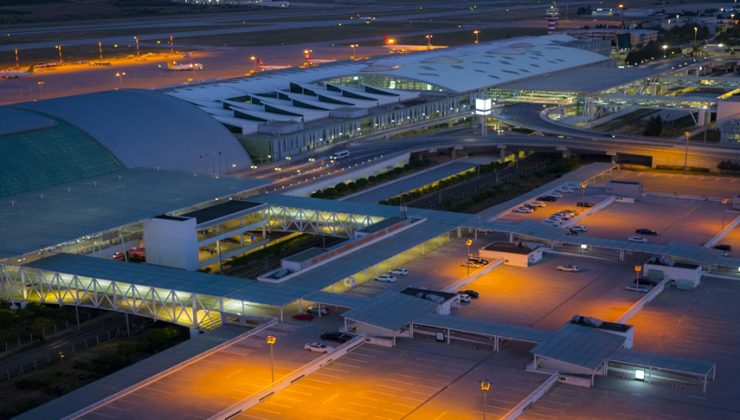İzmir Adnan Menderes Havalimanı inişlere kapatıldı