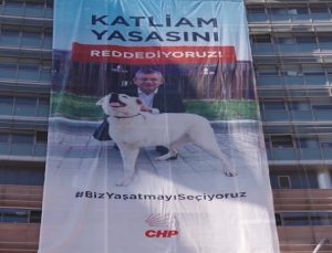 CHP’ye ‘Katliam Yasasını Reddediyoruz’ yazılı pankart asıldı