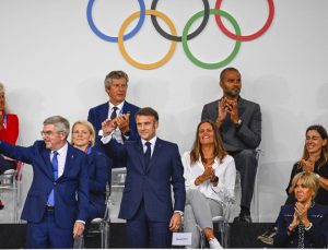 The Guardian: Macron olimpiyatların arkasına saklanmayı bırakmalı ve bir başbakan atamalı