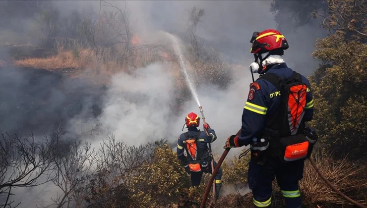 Yunanistan hem kuraklık hem de yangınlarla mücadele ediyor