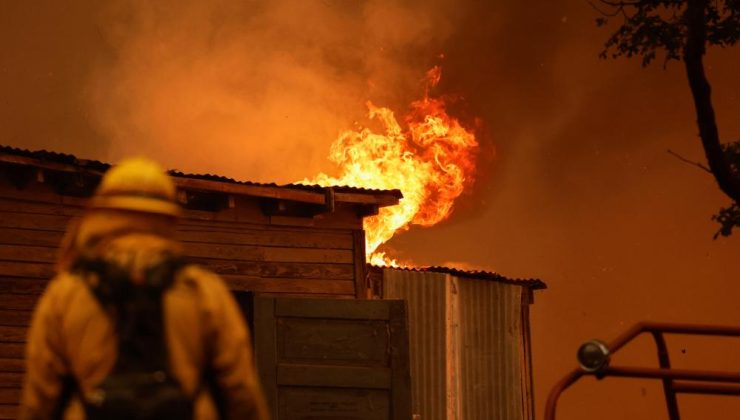 Chico’daki yangında onlarca ev ve otomobil kül oldu