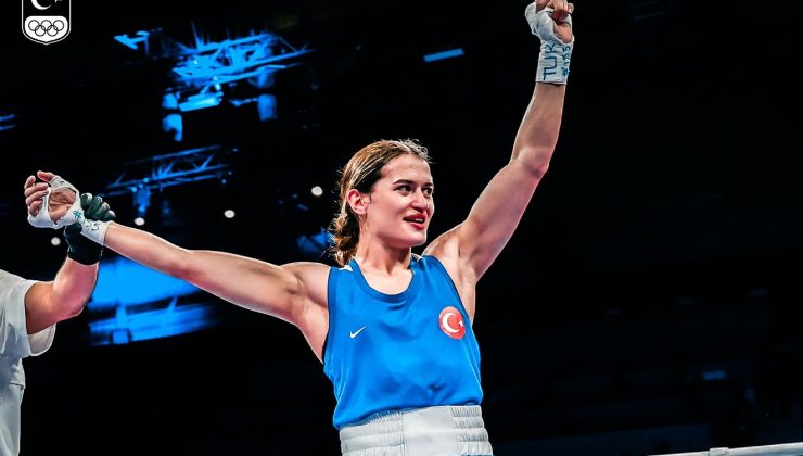 Milli boksör Esra Yıldız Kahraman çeyrek finalde